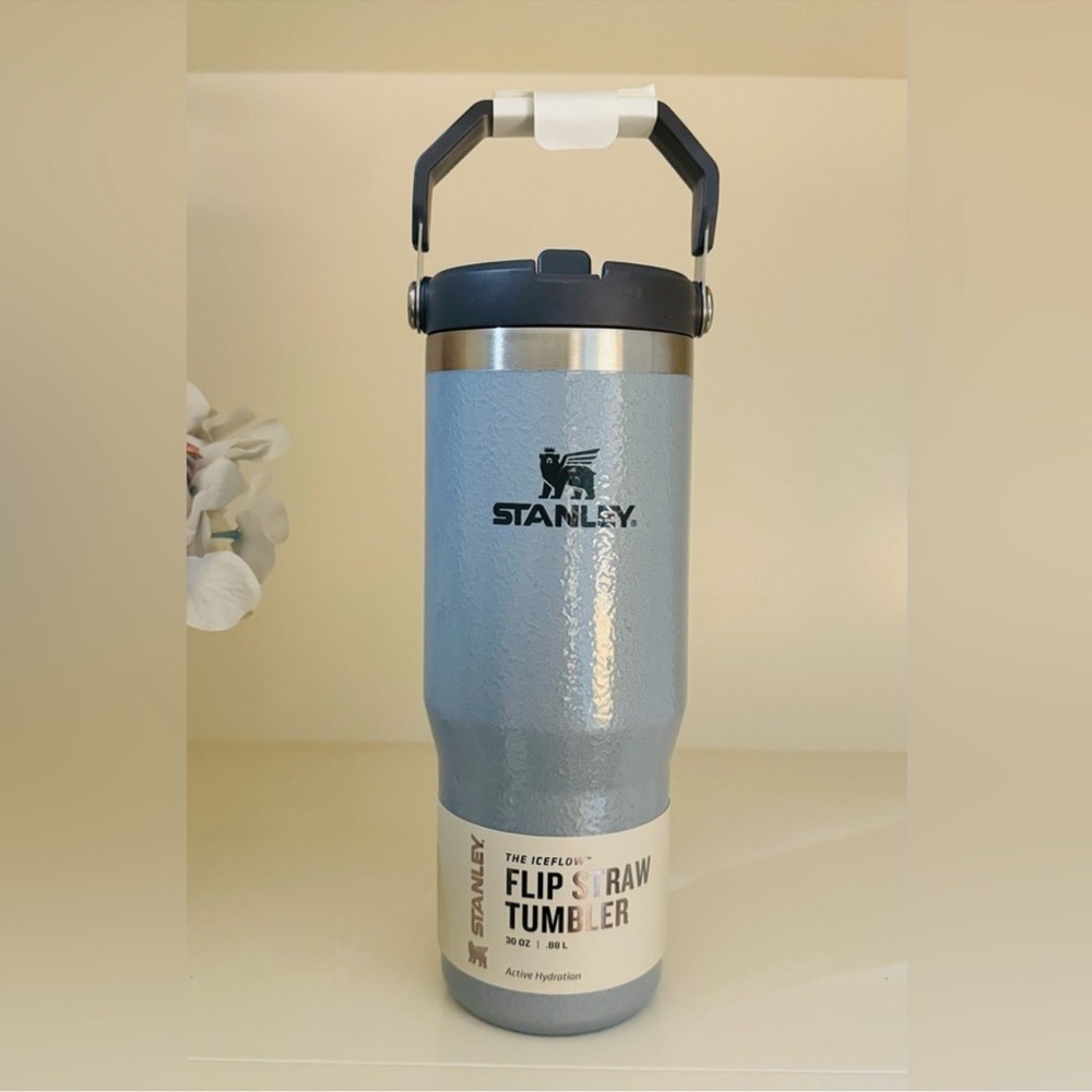 🎉LAST PIECE🎉Stanley 30 Oz. IceFlow Tumbler with Flip Straw‎ Heather Silver - Picture 3 of 10